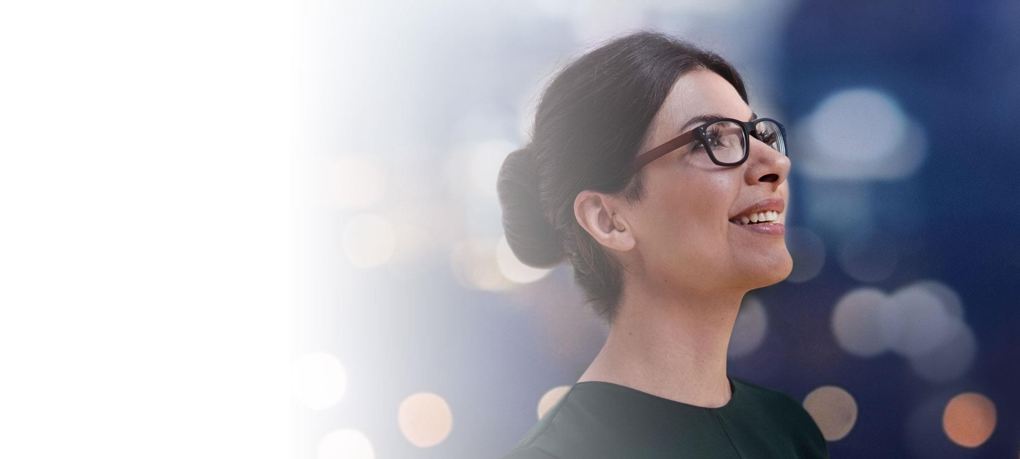 Donna bianca protagonista personalizzazione sul profilo sinistro